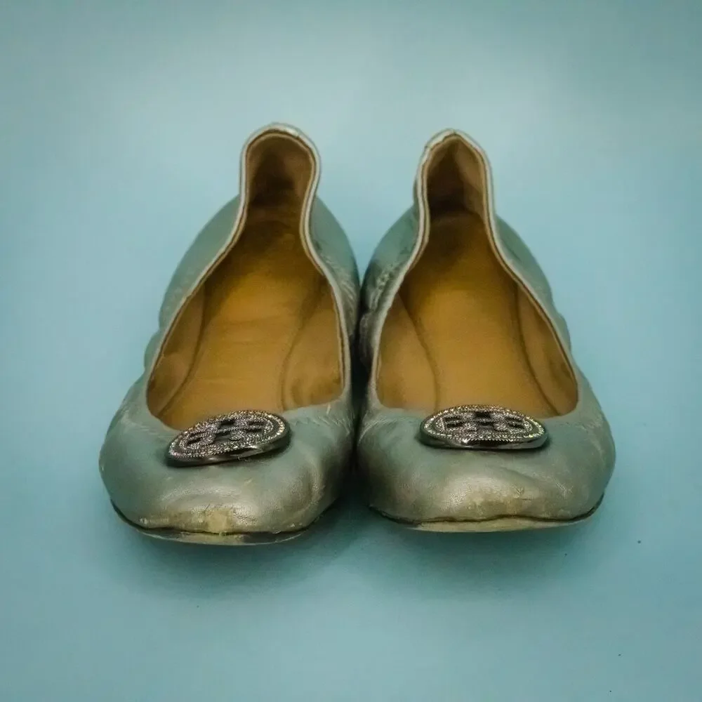 Tory Burch Size 8.5 Claire Cap Toe Silver Metallic Logo Slip On Leather Flats